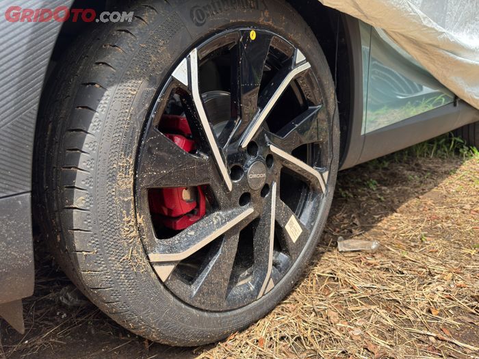 Desain pelek dop tengah logo OMODA identik dengan unit OMODA 7 di Cina