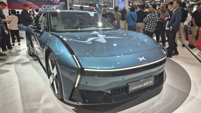 XPeng menampilkan the next P7