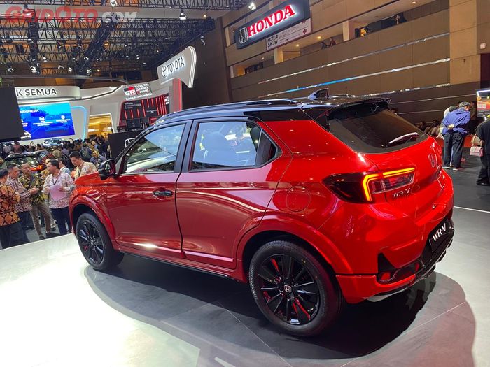 Secara desain, Honda WR-V terbaru dapat sentuhan warna baru dan desain bumper depan dan belakang baru.