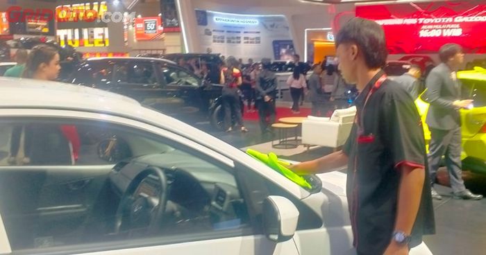 Petugas lab mobil di booth Honda dibayar Rp 300 ribuan