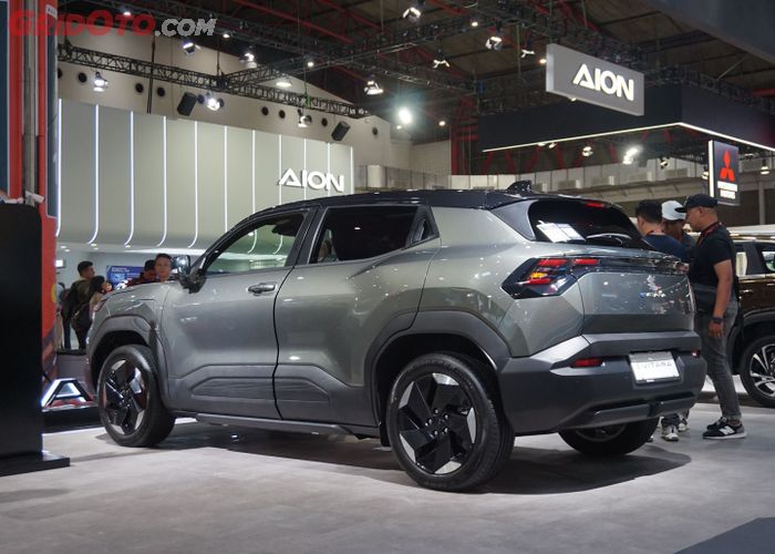 Tampang ganteng Suzuki e Vitara terlihat futuristis selagi mempertahankan fungsionalitas.