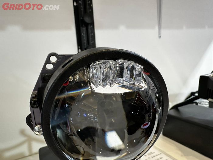 Autovision Nexora ACL berteknologi Active Cornering Light dengan hadirnya dua lampu tambahan yang akan menyala saat setir berbelok ke kiri atau ke kanan