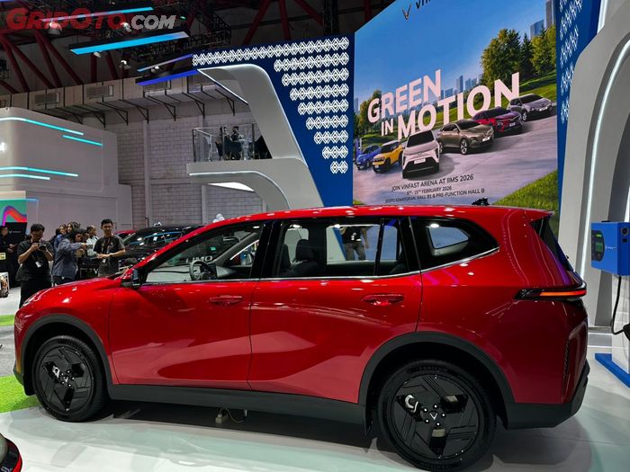 Vinfast VF MPV 7 ini dibanderol Rp Rp 420 juta (termasuk baterai) dan Rp345 juta (skema berlangganan baterai) on-the-road (OTR) Jakarta