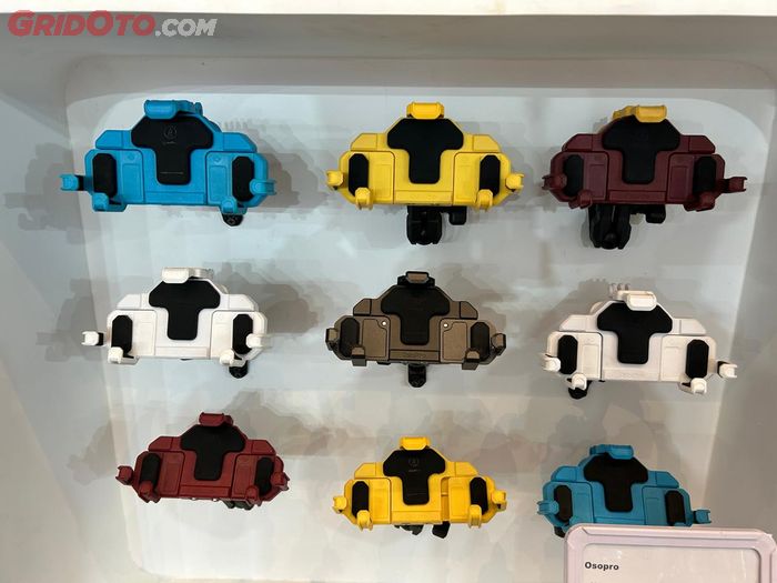 Berbagai jenis phone holder juga mendapatkan diskon dari PT Mei Tech Indo Resources