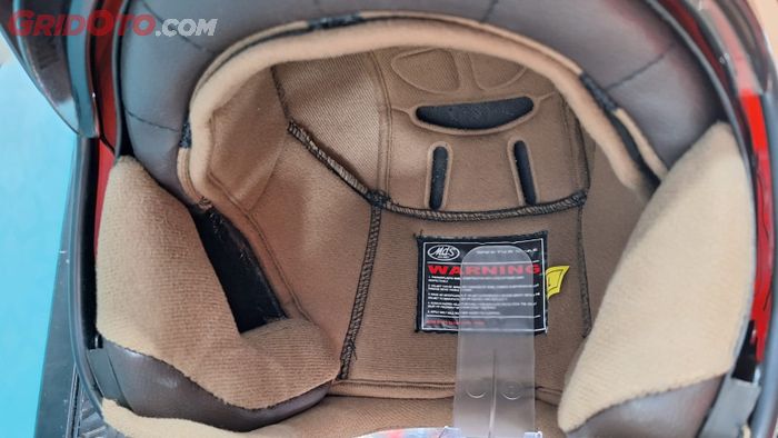 Interior helm MDS Magna dibuat lebih besar untuk perempuan berhijab 