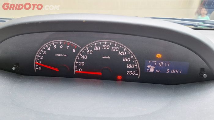 Logo ABS muncul pada speedometer mobil 