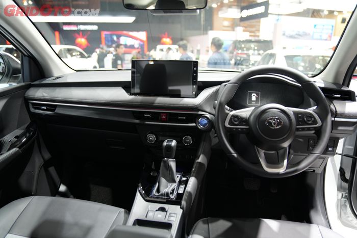 Interior Toyota Vios Hybrid EV dengan head unit 10,1 inci dan wireless charger