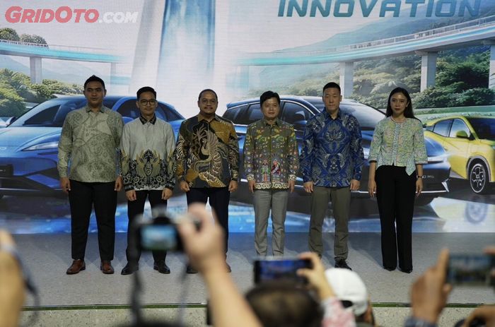 Jajaran manajemen PT BYD Motor Indonesia