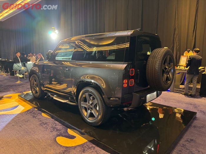 Defender 90 dengan short chassis 