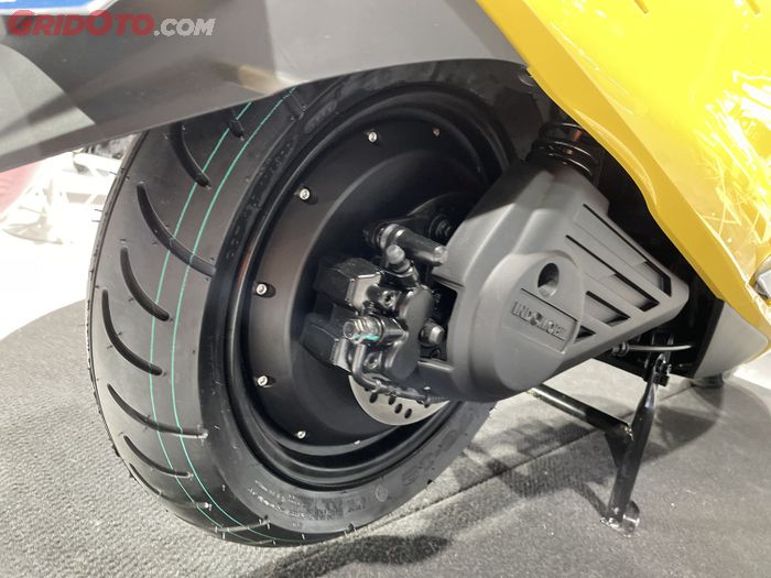 Indomobil Emotor QT dan QT Pro sama-sama pakai motor listrik 2 kW di hub. Yang bikin beda baterainya.