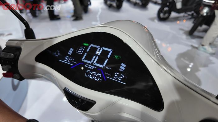 Speedometer Indomobil Emotor QT paling sederhana, hanya digital biasa saja.