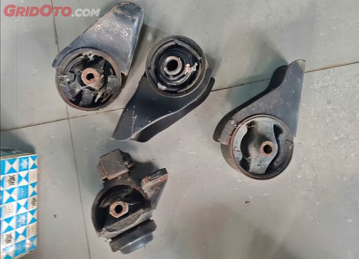 Ilustrasi engine mounting yang sudah rusak