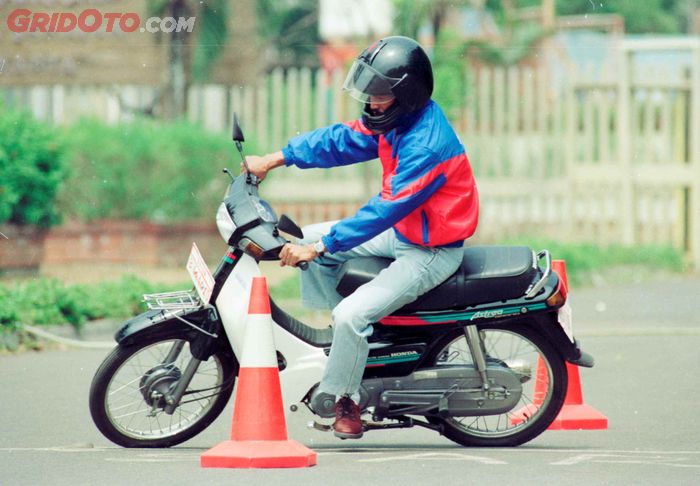 Tes Honda Astrea Grand Bulus pada 1991 oleh Tabloid Otomotif