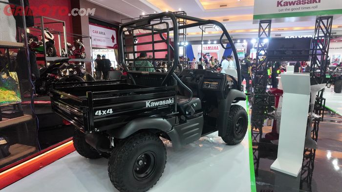 Dimensi Kawasaki MULE SX 4x4 FI tidak terlalu besar, bak di belakangnya juga kecil saja