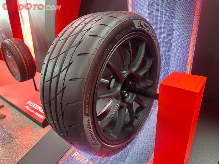 Bridgestone Potenza Adrenalin RE005