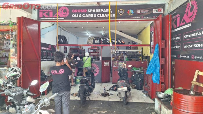 Bengkel KIA kini punya 9 cabang yang berada di Ciangsana, kemudian Cikeas, Bojong Kulur, Hankam, Cileungsi, Kalimanggis (Cibubur), Jatiasih, Jatirahayu dan Klapanunggal,