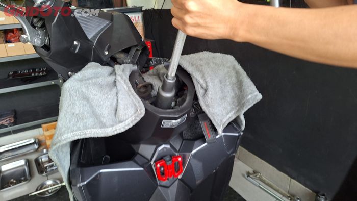 Special tool atau alat khusus buat ganti komstir Honda Vario 