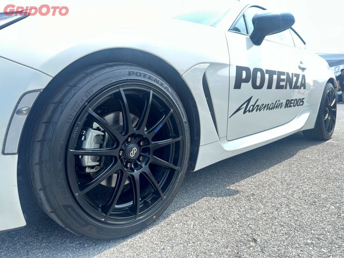 Bridgestone Potenza Adrenalin RE005 terbaru