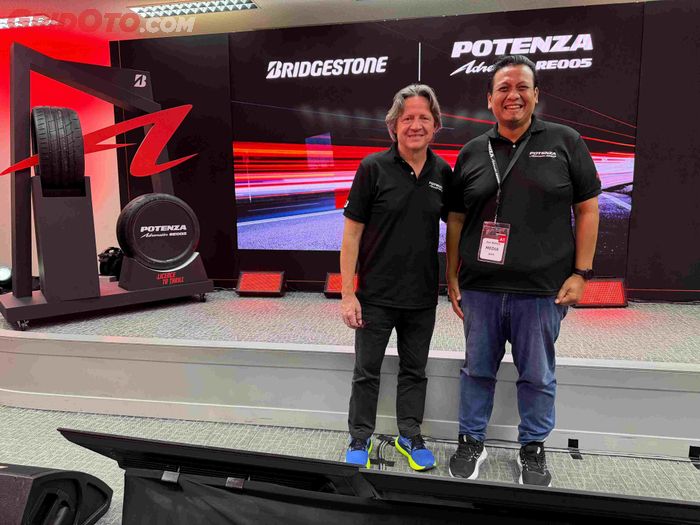 GridOto Bersama legenda F1 Stefano Modena di acara peluncuran Bridgestone Potenza Adrenalin RE005