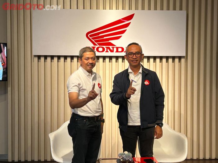 Antok Yuniarso, General Manager Honda Customer Care Center (HC3) Division AHM (kiri), selain program Mudik Balik Bareng Honda, AHM hadirkan ratusan Bale Santai Honda dan AHASS Siaga