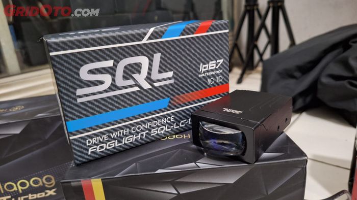 Lampu tambahan dengan output seperti lampu projector biled 