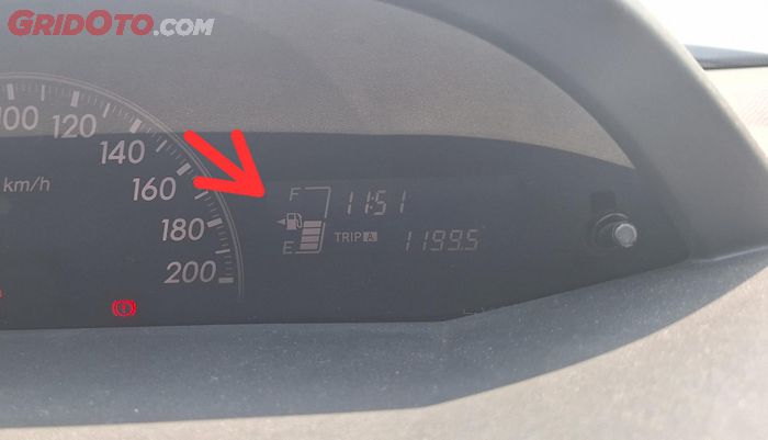 Cara mudah mengetahui posisi tutup tangki mobil 