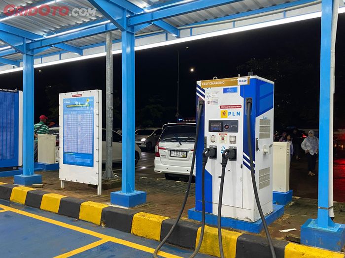 Salah satu mesin charger 50 kW di SPKLU Tol Pemalang-Batang KM 343 A