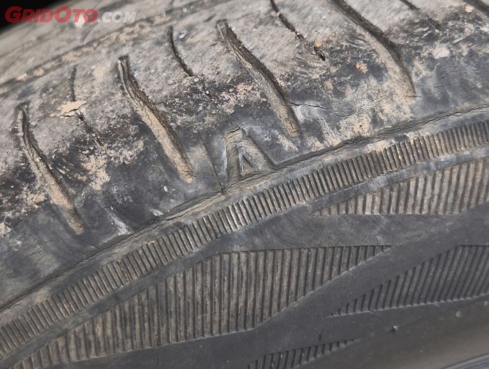 Segitiga Tread Wear Indicator (TWI)