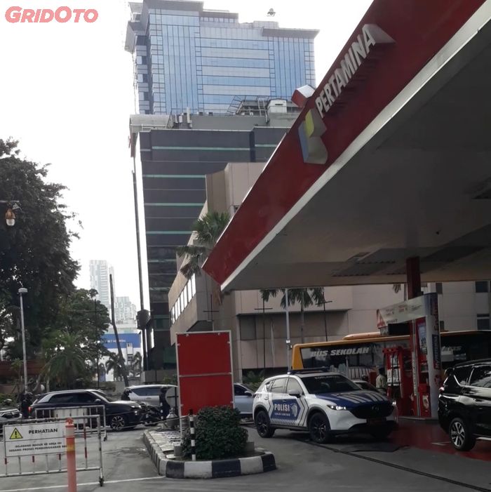 Antrean di SPBU COCO M.T Haryono 31.128.02