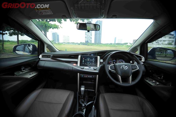 Interior Toyota Kijang Innova Special Edition 50 Tahun