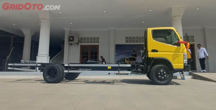 Mitsubishi Fuso Canter FE 74 L di acara Halal Bi Halal Owner Towing Indonesia