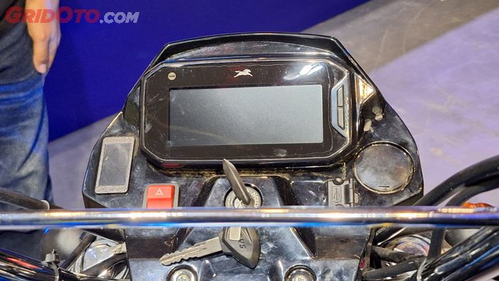 TVS Armado dibekali dengan lubang USB Charge 