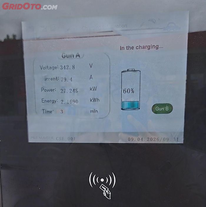 Proses charge di SPKLU Pertamina 