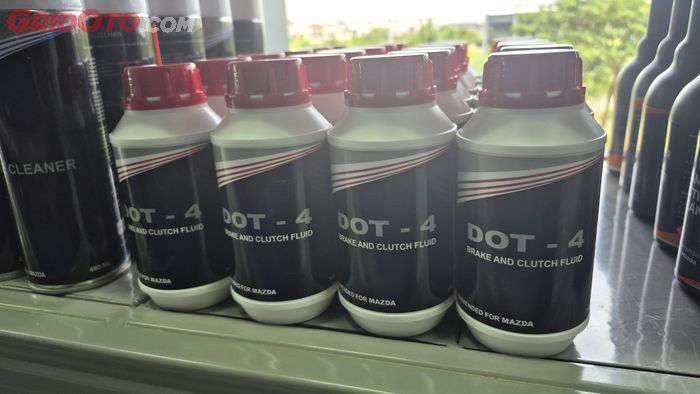 Cairan minyak rem DOT 4