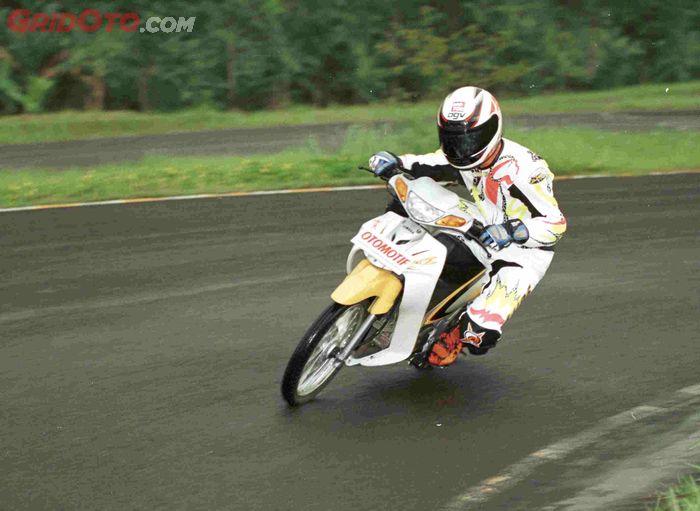 Yamaha 125Z saat dites di Sirkuit Sentul oleh Tabloid Otomotif pada tahun 2000