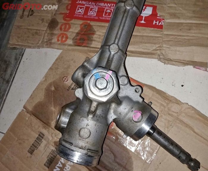 Cek kondisi rack steer