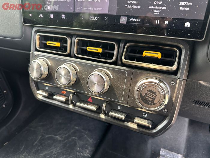 Masih banyak tombol fisik di iCar V23