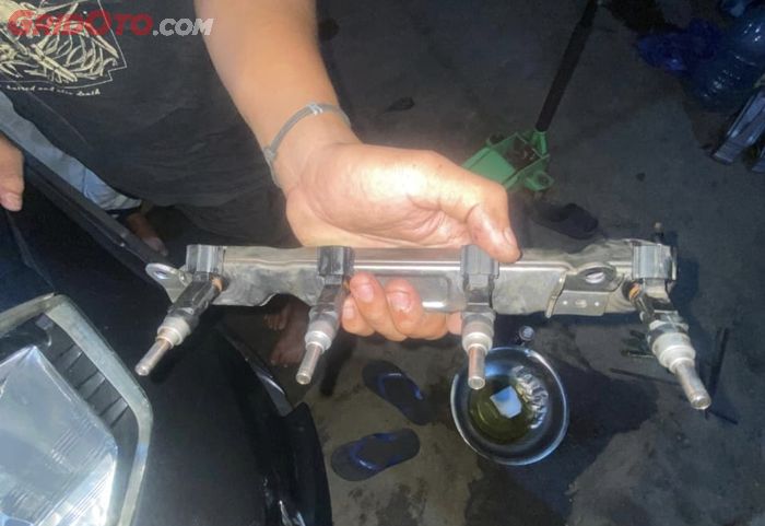 Injektor yang sudah dibersihkan