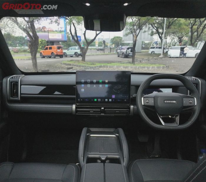 Interior Chery J6T yang simple, simetrikal, tapi tetap memberi kesan canggih.