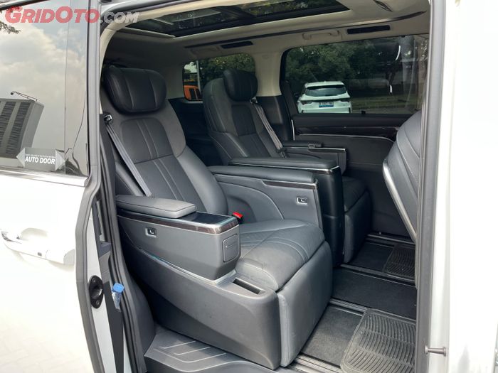 Captain seat di Maxus Mifa9, sangat nyaman diduduki dan ada fitur pijatnya