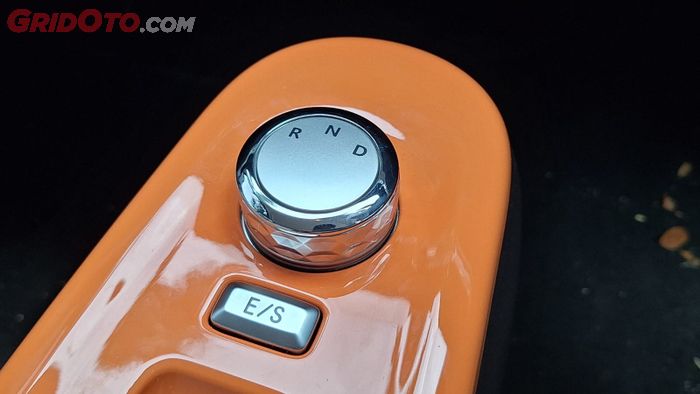 Tuas transmisi dan mode berkendara Changan Lumin 