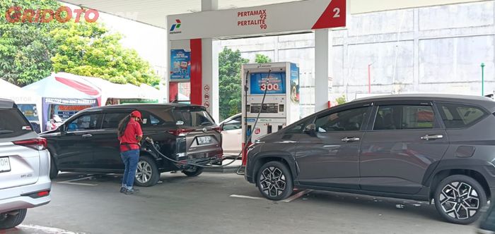 Ilustrasi isi BBM di SPBU Pertamina