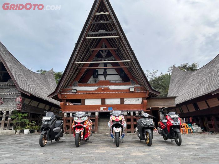 Peserta MAXI Tour Boemi Nusantara bisa belajar kebudayaan Batak di Kampung Ulos