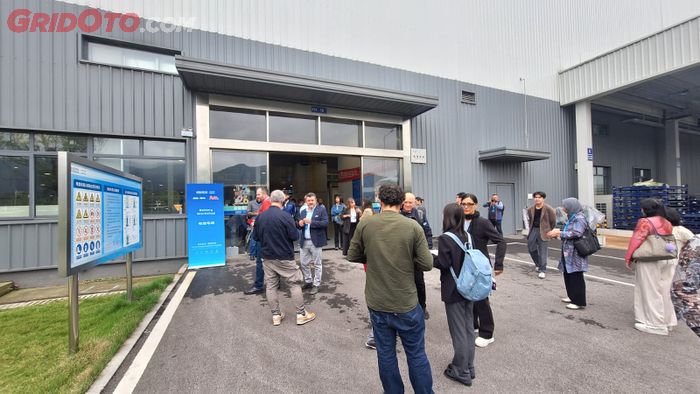 Pabrik baterai Changan di Chongqing, Tiongkok 