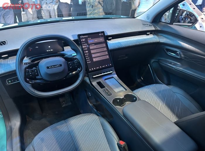 Interior Lepas L4 BEV