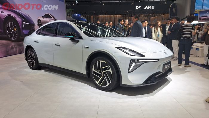 Deepal L06 resmi meluncur di Auto China 2026.