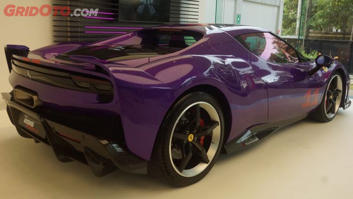 Tampak belakang Ferrari 296 Speciale