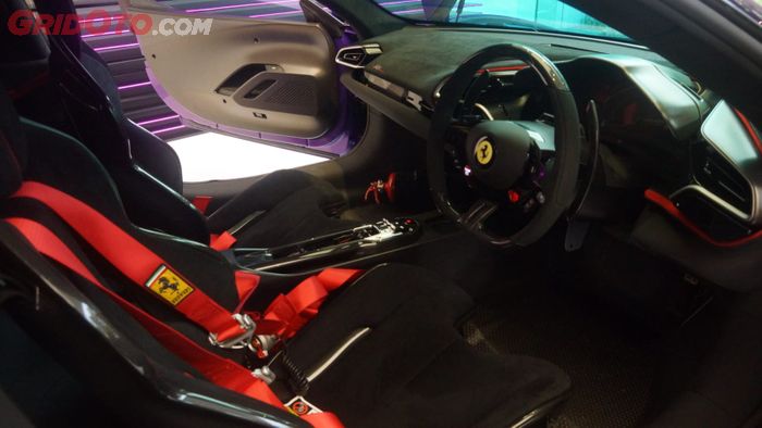 Kabin interior Ferrari 296 Speciale