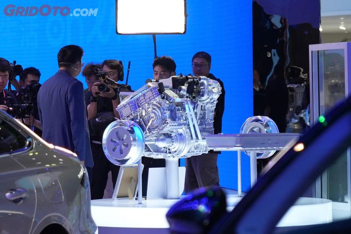 Mesin i-HEV Geely dengan konsumsi BBM tembus 45 km/l