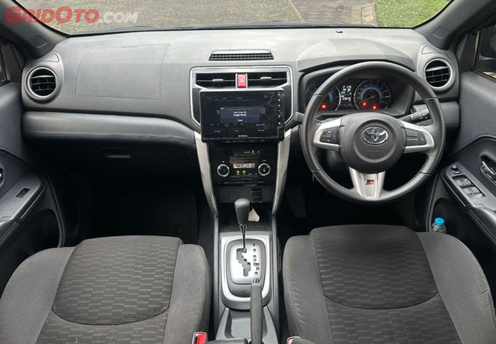 Toyota Rush 1.5 GR Sport AT 2024